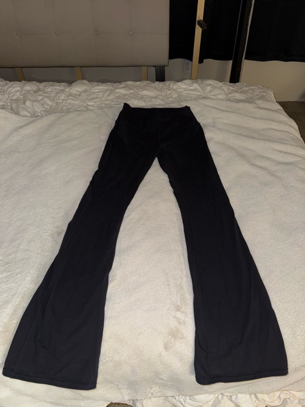Alo High-Rise Flare Leggings in Black - Picture 5 of 5